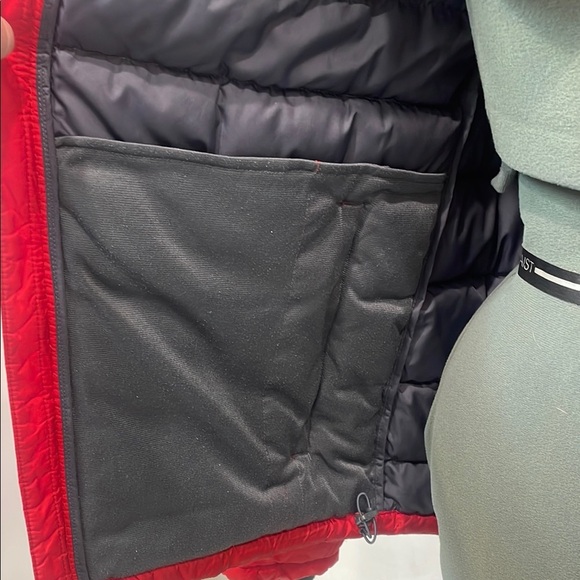 Columbia men’s Red Puffer Jacket like NEW - Picture 4 of 10